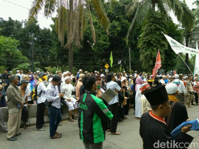 Massa Orasi hingga Akustik Musik di Aksi Kawal Sidang Ahok