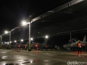 Penerbang Pesawat Tempur Gelar Latihan Malam Hari di Lanud Rsn