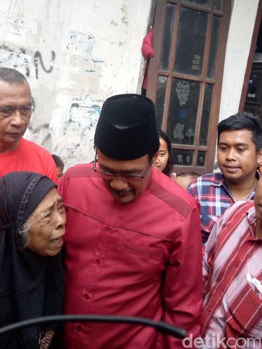 Djarot dengarkan curhat Nenek Jamil / 