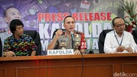 Kapolda Metro Jaya Irjen Pol M Iriawan di Mapolda Metro Jaya, Jakarta, Rabu (14/3/2017) mengatakan kasus itu terbongkar dari informasi masyarakat dan kegiatan patroli siber.
