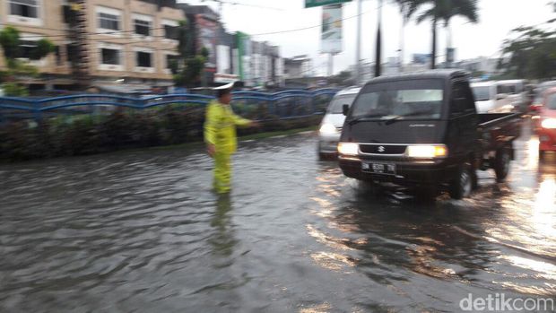 Pekanbaru Sering Banjir Tiap Hujan, Apa Penyebabnya?