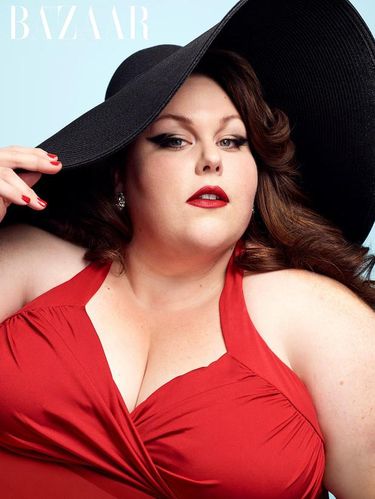 Saat Aktris Plus Size Berpose Seksi dalam Balutan Swimsuit