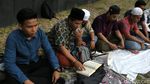 Warga Salat Berjamaah, Dukung KPK Usut Korupsi e-KTP