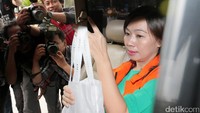 Dalam kasus itu, Patrialis dan tersangka yang menjadi perantara, Kamaludin, dijerat dengan Pasal 12 huruf c atau Pasal 11 UU Tipikor. Kemudian terhadap pihak yang diduga pemberi suap, Basuki Hariman dan Ng Feni, KPK mengenakan Pasal 6 ayat 1 huruf a atau Pasal 13 UU Tipikor.