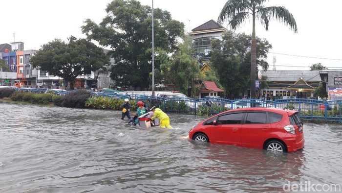 Pekanbaru Sering Banjir Tiap Hujan, Apa Penyebabnya?