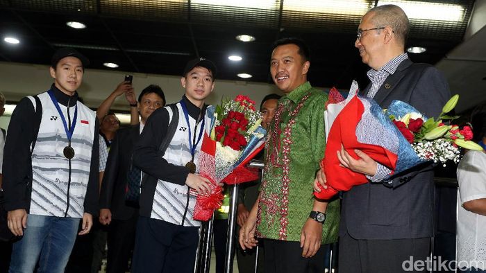 Kevin Sanjaya Sukamuljo/Marcus Fernaldi Gideon disambut Menpora Imam Nahrawi setelah juara All England 2017. Foto: Rengga Sancaya/detikSport Kevin Sanjaya Sukamuljo/Marcus Fernaldi Gideon disambut Menpora Imam Nahrawi setelah juara All England 2017. Foto: Rengga Sancaya/detikSport