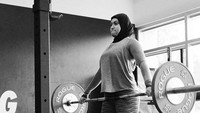 Amna Al Haddad, mantan lifter asal Uni Emirat Arab, yang tampil pada Olimpiade 2016 Rio de Janeiro. Dia menjadi salah satu konsultan Nike dalam menyiapkan edisi hijab Nike Pro Hijab yang akan diluncurkan 2018.  (Foto: dok. pribadi via Facebook)