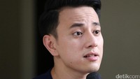 Karena kesibukannya syuting, sehingga sang kekasih suka cemburuan.