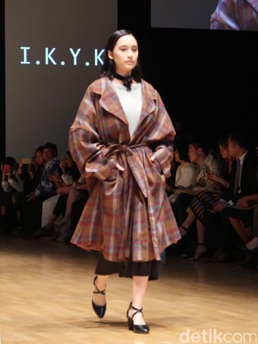 Tatjana Saphira Eksis Jadi Model di Melbourne Fashion Festival