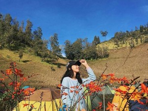 Aneka Gaya Cantik Ladies Saat Naik Gunung