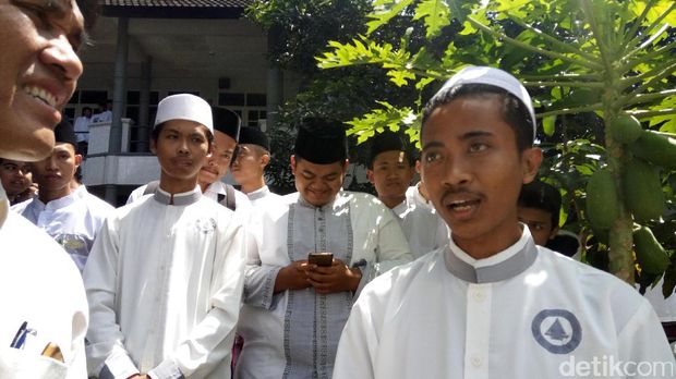 Santri Ponpes Al-Hikam Berharap KH Hasyim Kembali Pimpin Ngaji
