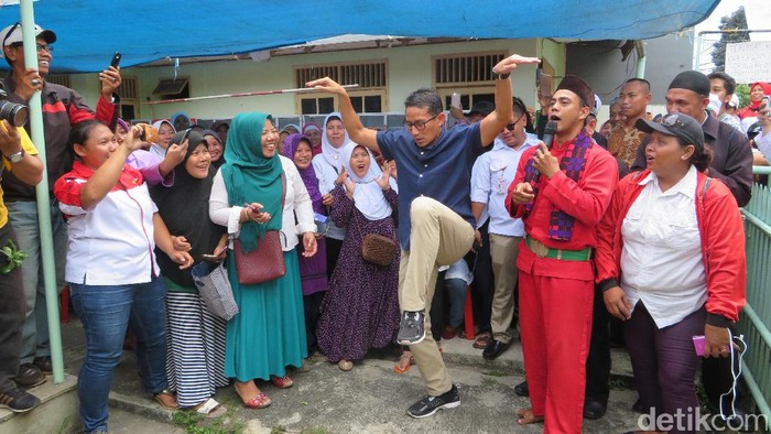 Disambut Palang Pintu, Sandiaga Tiba-tiba Tampilkan Jurus Silat