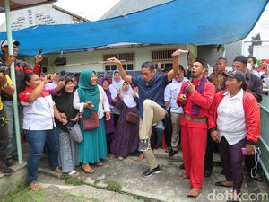 Disambut Palang Pintu, Sandiaga Tiba-tiba Tampilkan Jurus Silat