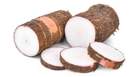 Singkong mungkin terlihat seperti kentang, tetapi singkong mentah memiliki kandungan yang berbahaya. Singkong mengandung glikosida sianogenik, yang dapat berubah menjadi sianida di dalam tubuh jika tidak dimasak dengan benar. Foto: iStock