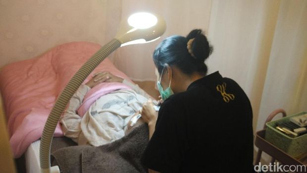 Mencoba <i>Extension</i> Bulu Mata yang Hasilnya 'Cetar' di Everlash