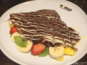 Enaknya Ngemil Crepes Isi Buah Segar dengan Lelehan Dark Chocolate