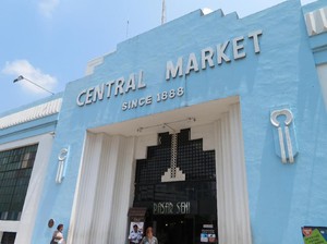 Berburu Oleh-oleh di Central Market Kuala Lumpur