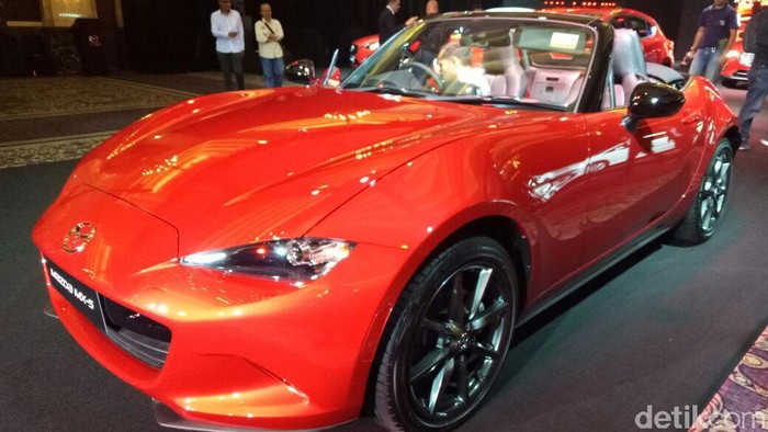Mazda Pikirkan Bawa Roadster dengan Atap Keras