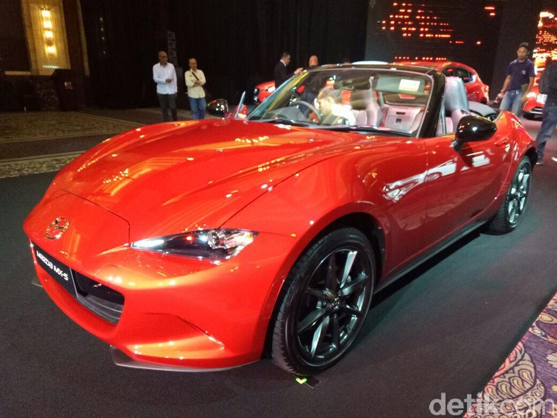 Mobil Roadster Atap Terbuka Mazda MX-5 Segera Meluncur