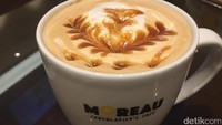 Caramel Macchiato jadi pengiring yang pas. Paduan susu dan espresso ini makin enak dengan tambahan saus karamel. Slurrpp!