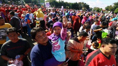 Aksi Sikat Gigi Massal Ayah dan Anak