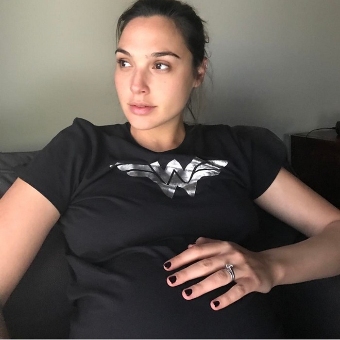 Berkaos Wonder Woman, Gal Gadot Unjuk Perut Hamil 9 Bulan