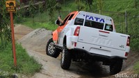 Semua ketangguhan ini memang wajar adanya, karena mobil India ini memang menjanjikan system penggerak 2 roda, 4 L, dan 4H. Semua sistem ini diperankan oleh G76 Transmission System, dan ini bisa memenuhi kebutuhan para pecinta petualang, atau para pengusaha yang kerap melintasi daerah ektrem.