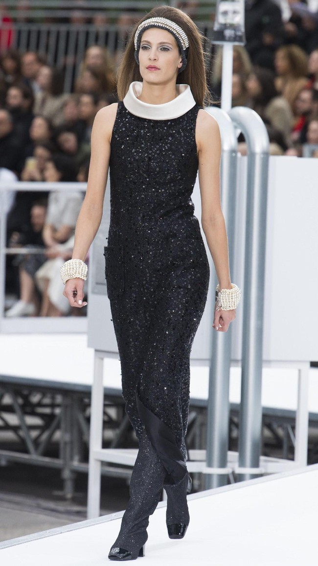 PARIS, FRANCE - MARCH 07:  A model walks the runway during the Chanel show as part of the Paris Fashion Week Womenswear Fall/Winter 2017/2018 on March 7, 2017 in Paris, France.  (Photo by Pascal Le Segretain/Getty Images)