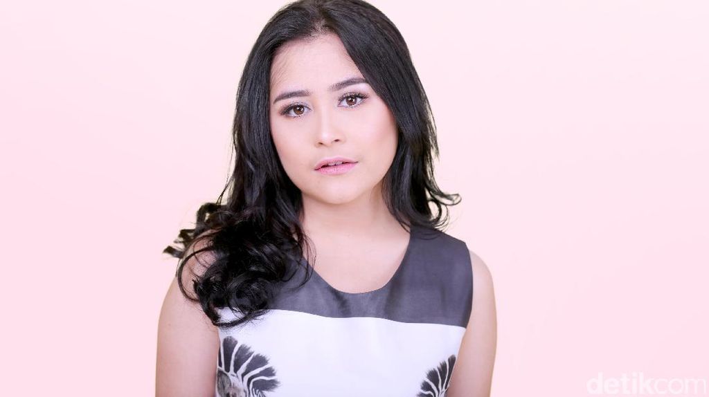 Melihat Kisah Masa Kecil Si Bawang Putih Prilly Latuconsina