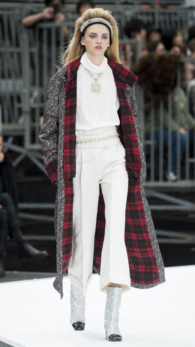 PARIS, FRANCE - MARCH 07:  A model walks the runway during the Chanel show as part of the Paris Fashion Week Womenswear Fall/Winter 2017/2018 on March 7, 2017 in Paris, France.  (Photo by Pascal Le Segretain/Getty Images)