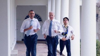 Mengejar Obama dan Joe Biden. Foto: averagerob