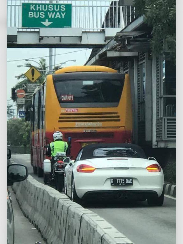 Polda Metro Mobil  Pribadi  Tidak Boleh Masuk Busway