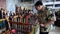 Ini penampakan sejumlah keris yang dipamerkan di DPR.