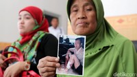 Sonah, seorang ibu asal Serang tidak terima anaknya, Asep Sunandar (23), disebut pelaku perampokan dan kekerasan. Ia mengadu ke Kompolnas dan membawa foto Asep yang tertembak kakinya.