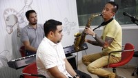Namun kali ini mereka bermain lebih nge-pop dibandingkan band dahulunya.