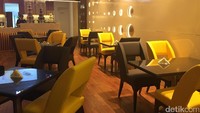 Moreau Chocolatiers Cafe ada di kawasan Kemang Raya. Kafe menyuguhkan dessert sebagai menu andalan. Uniknya pengunjung bisa memilih lelehan cokelat Belgia sebagai paduannya. Ada pilihan dark, milk, dan white chocolate.
