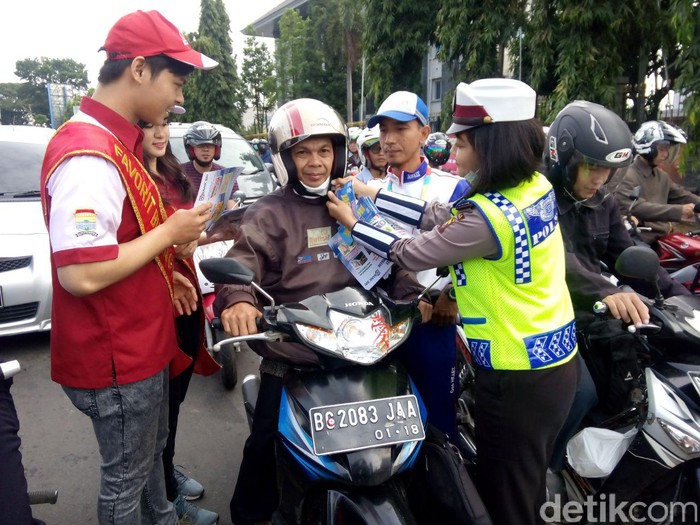 Operasi Simpatik, Honda Turut Bagikan Helm SNI
