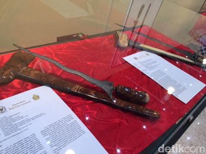 Wujud Keris Raja Milik Fadli Zon yang Dipamerkan di DPR