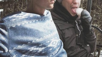 Santai dengan Justin Bieber. Foto: Masternya Photoshop