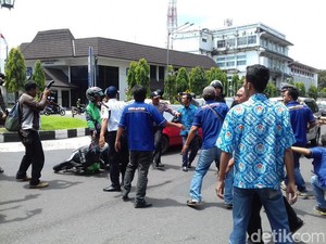 Ojek Online dan Transportasi Konvensional di Solo Bentrok