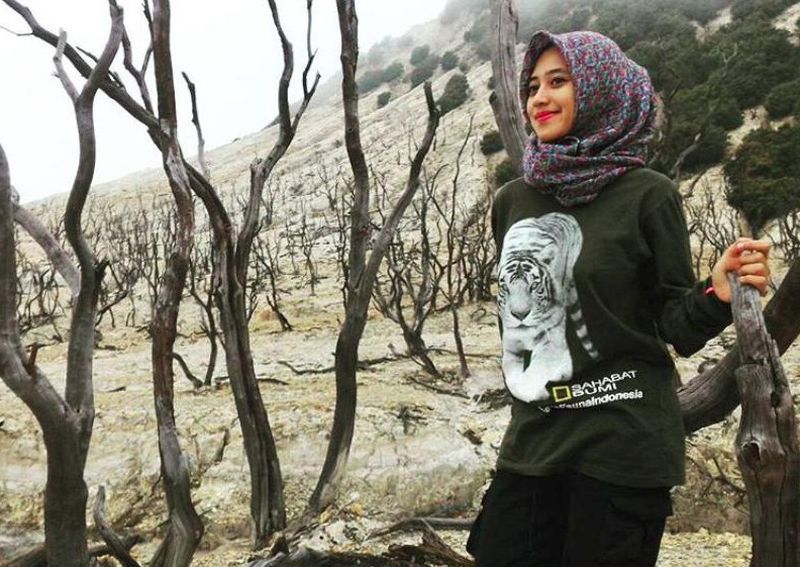 Foto Siska Hijaber Cantik yang Suka Naik  Gunung 