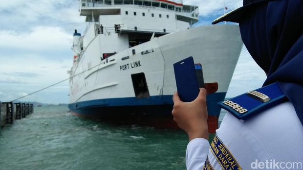 Uji coba dermaga IV Pelabuhan Merak