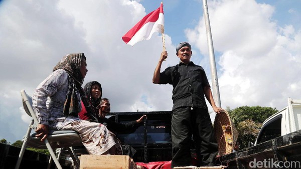 Aksi Semen Kaki Petani Kendeng Masih Berlanjut