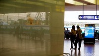 Nantinya penumpang pesawat atau pengunjung yang tiba di bandara dengan kereta dapat langsung memilih Skytrain sebagai moda transportasi untuk menuju Terminal 1, Terminal 2, atau Terminal 3.