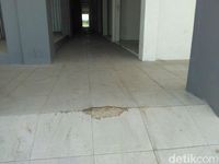 Sidak Pasar Baru, Ganjar Dapati Tembok Retak dan Toilet Kotor