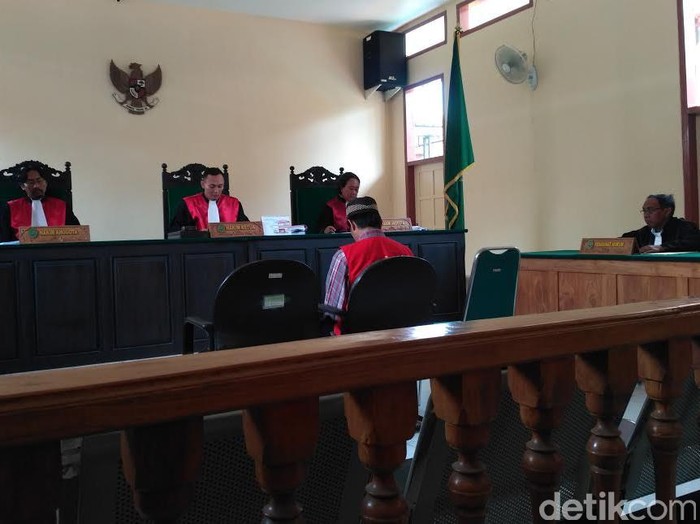 Pembunuh Ayah Tiri di Situbondo Divonis 15 Tahun Penjara