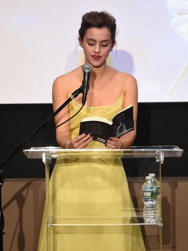Pakai Gaun Kuning, Emma Watson Bak Puteri Belle yang Jadi Nyata