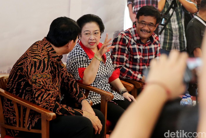 Didampingi Puan dan Prananda, Mega Nyoblos di TPS 27 Kebagusan
