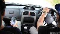 Sekarang giliran melihat inteiornya, coba menawarkan layaknya kendaraan kelas atas, Tata Xenon XT ini dilengkapi dengan dual airbag, power steering Tittable & Collapsible, infotainment digital (sebagai opsional), bagasi di bagian dashbard, tempat menaruh magazine rack & Bottle Holder, serta power window yang berada di central console.