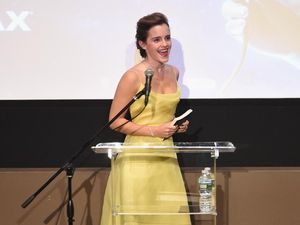 Pakai Gaun Kuning, Emma Watson Bak Puteri Belle yang Jadi Nyata